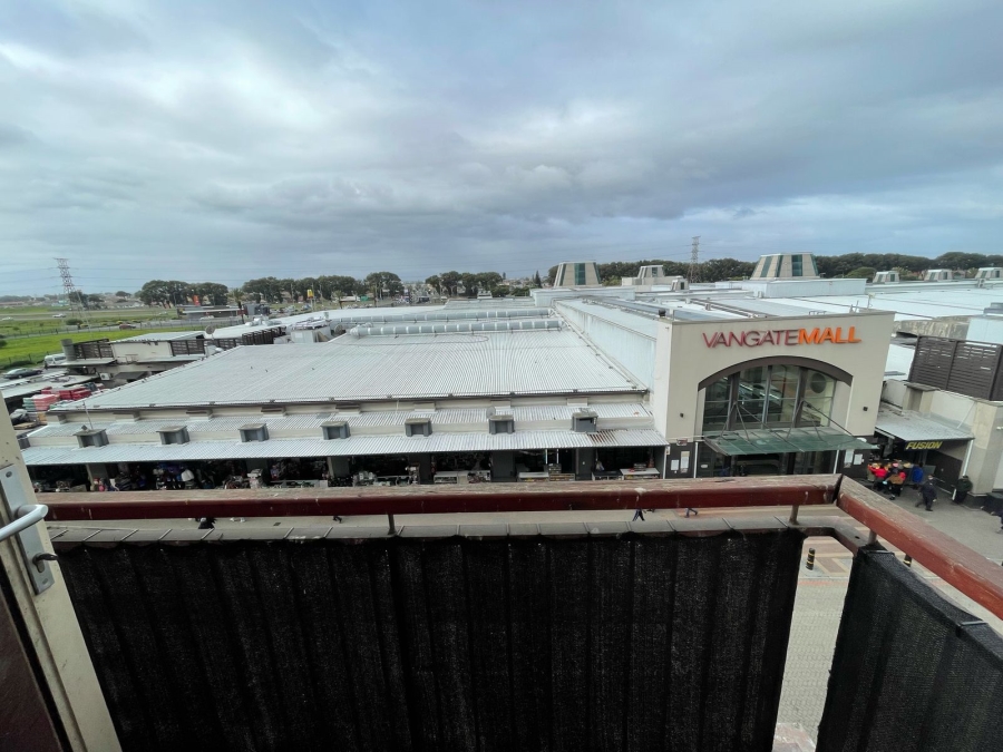 To Let 2 Bedroom Property for Rent in Athlone Western Cape